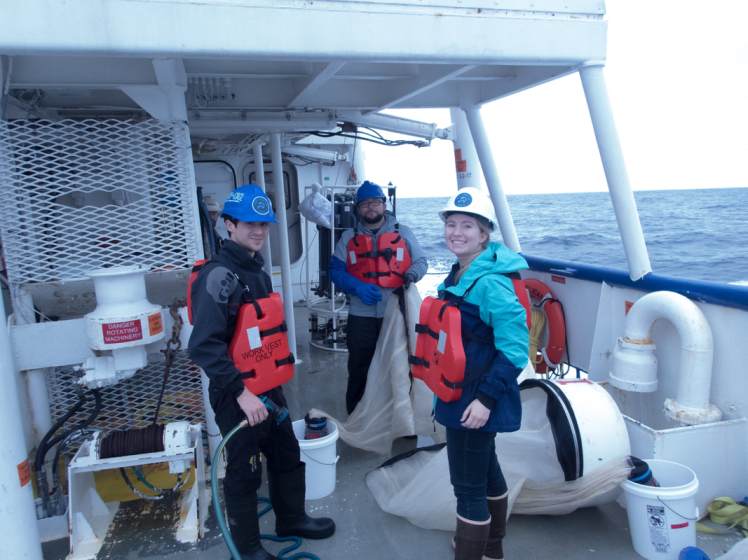 shannan-cristian-and-daniel-rinsing-the-bongo-net_orig